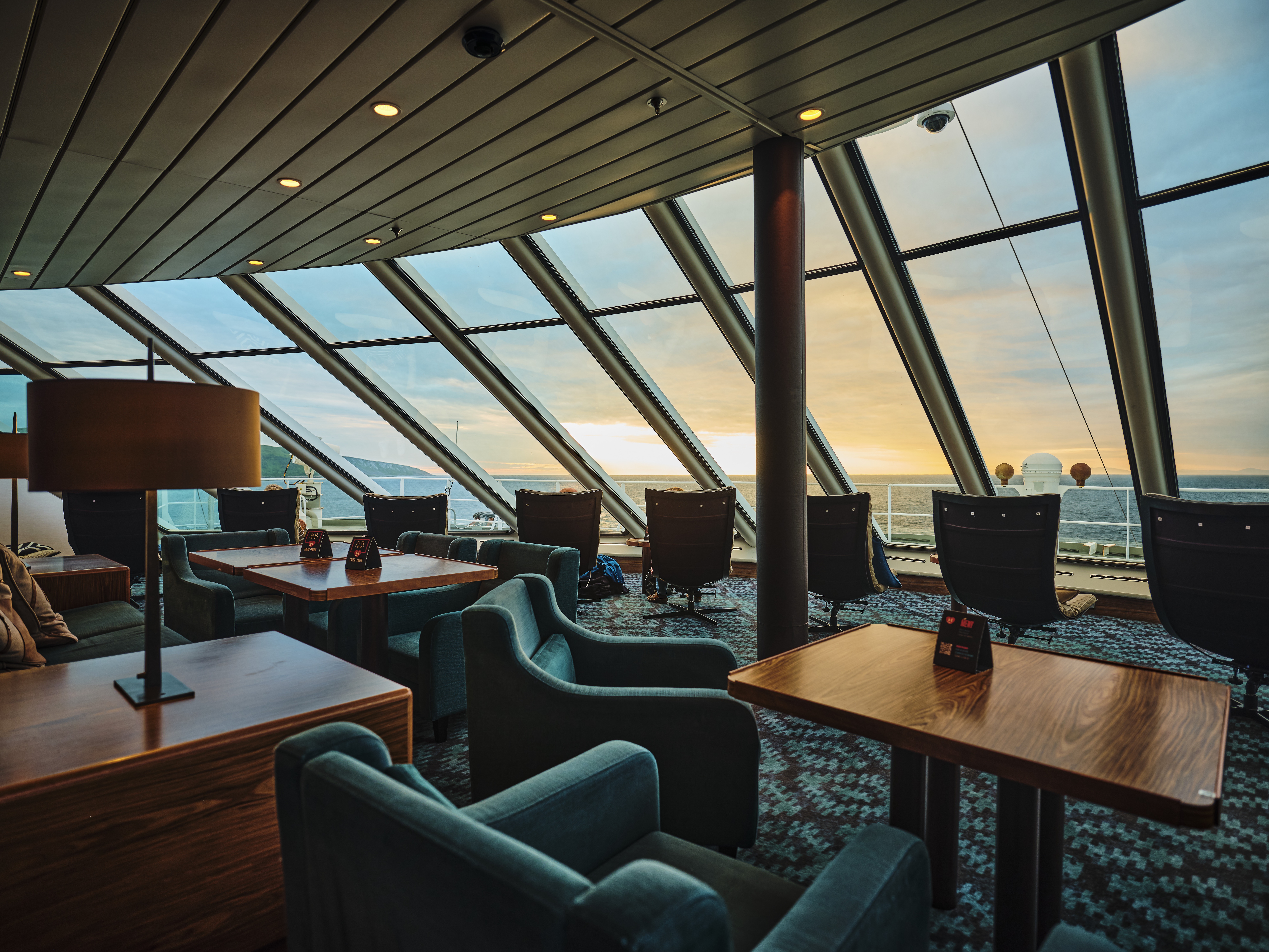 MS Polarlys - Explorer Lounge & Bar